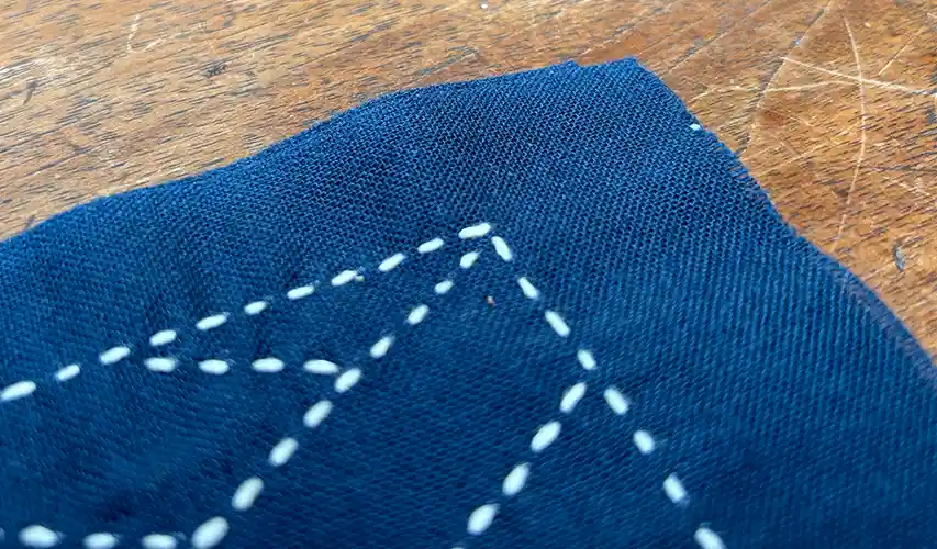 Sashiko handleiding overlappende lijnen en hoeken-hoek