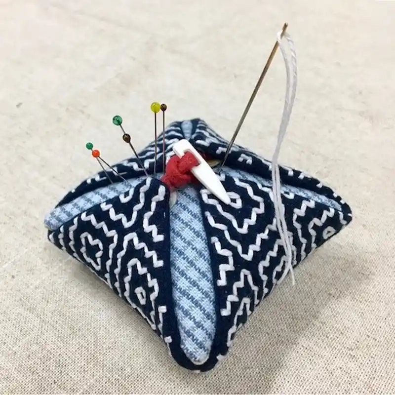 Sashiko speldenkussen kit | Kakinohana hitomezashi